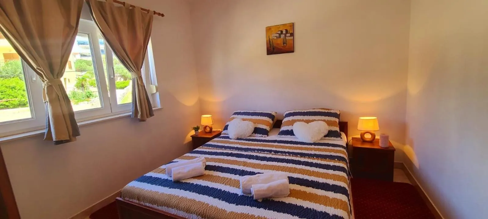 Seaview Apt, Communal Swimming Pool, 250M To Beach, Parking, 4Km To Trogir Old Town 0*,  Kroatien